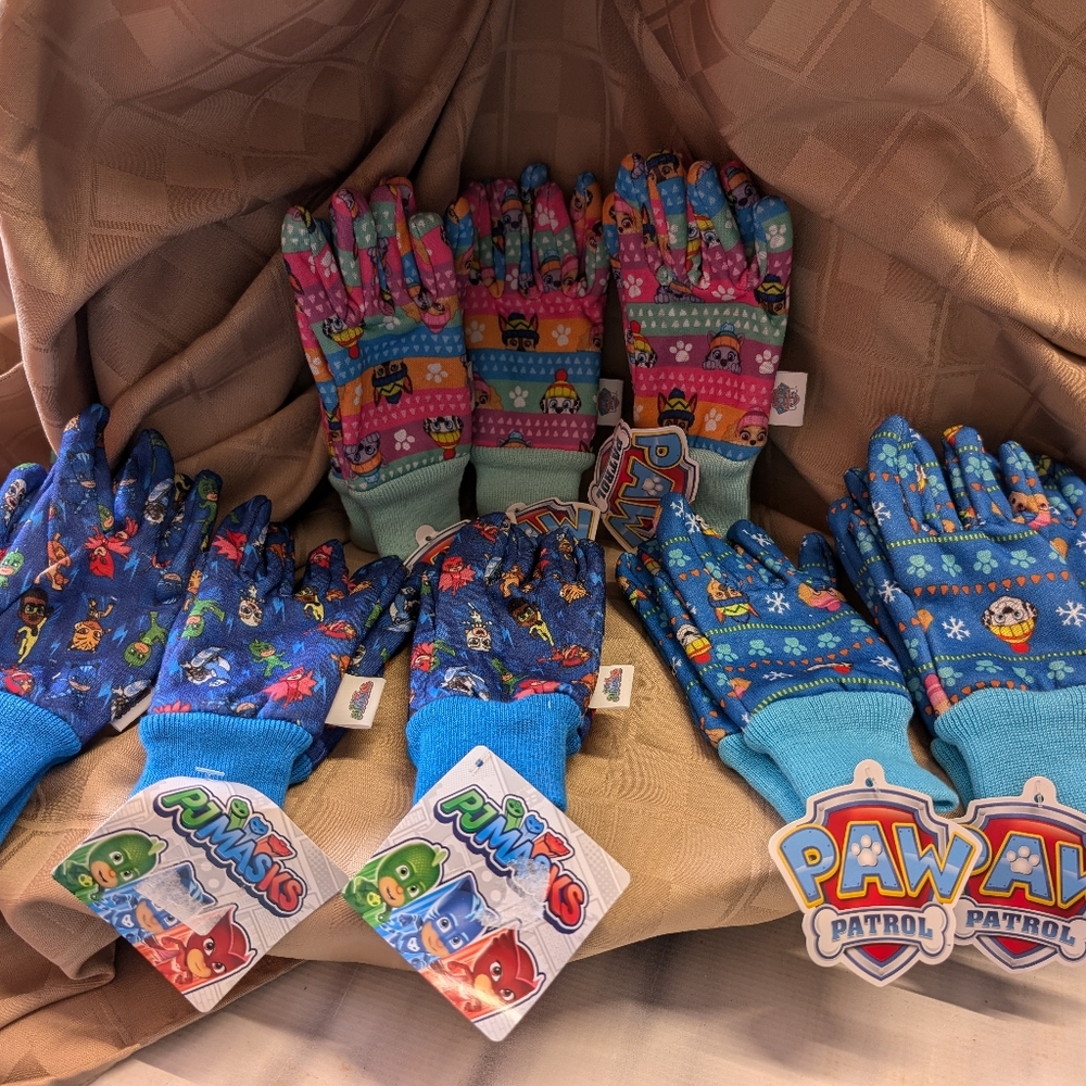 Paw Patrol and PJ Masks Toddler gloves